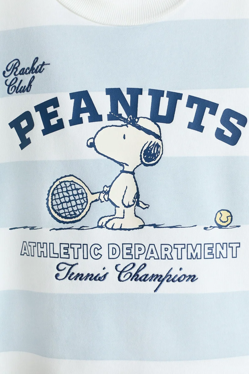 اتش اند ام تي-شيرت مزيّن بطبعة